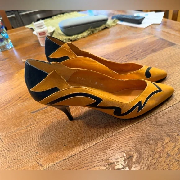 Vintage Sacha London Shoe, Size 8B - Picture 1 of 7